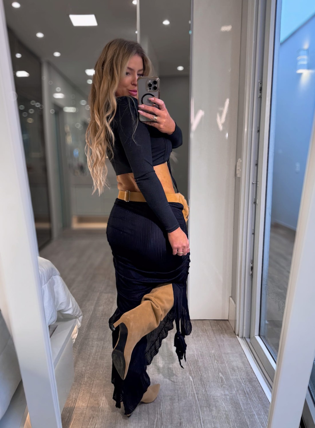 Vestido midi  tomara que caia de tule com recortes de ponta Dafne