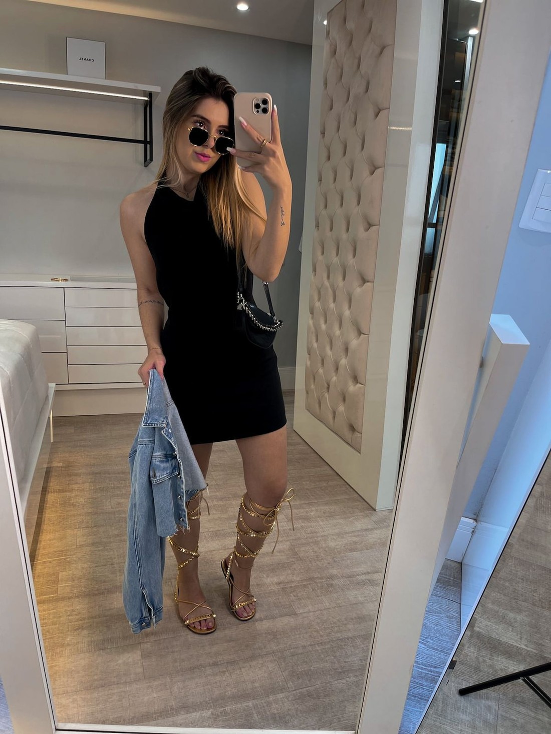 Vestido curto frente única preto Vestido curto frente única preto