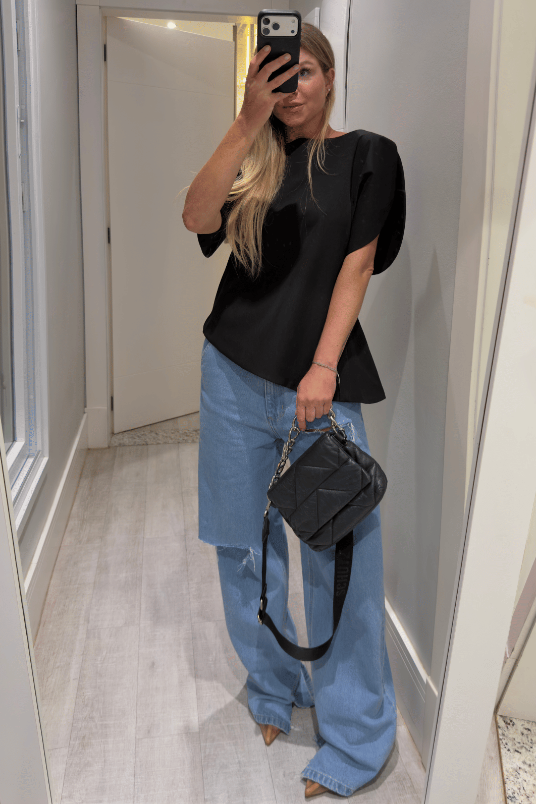 Blusa Estruturada de manga bufante Leonor Preto Blusa Estruturada de manga bufante Leonor Preto