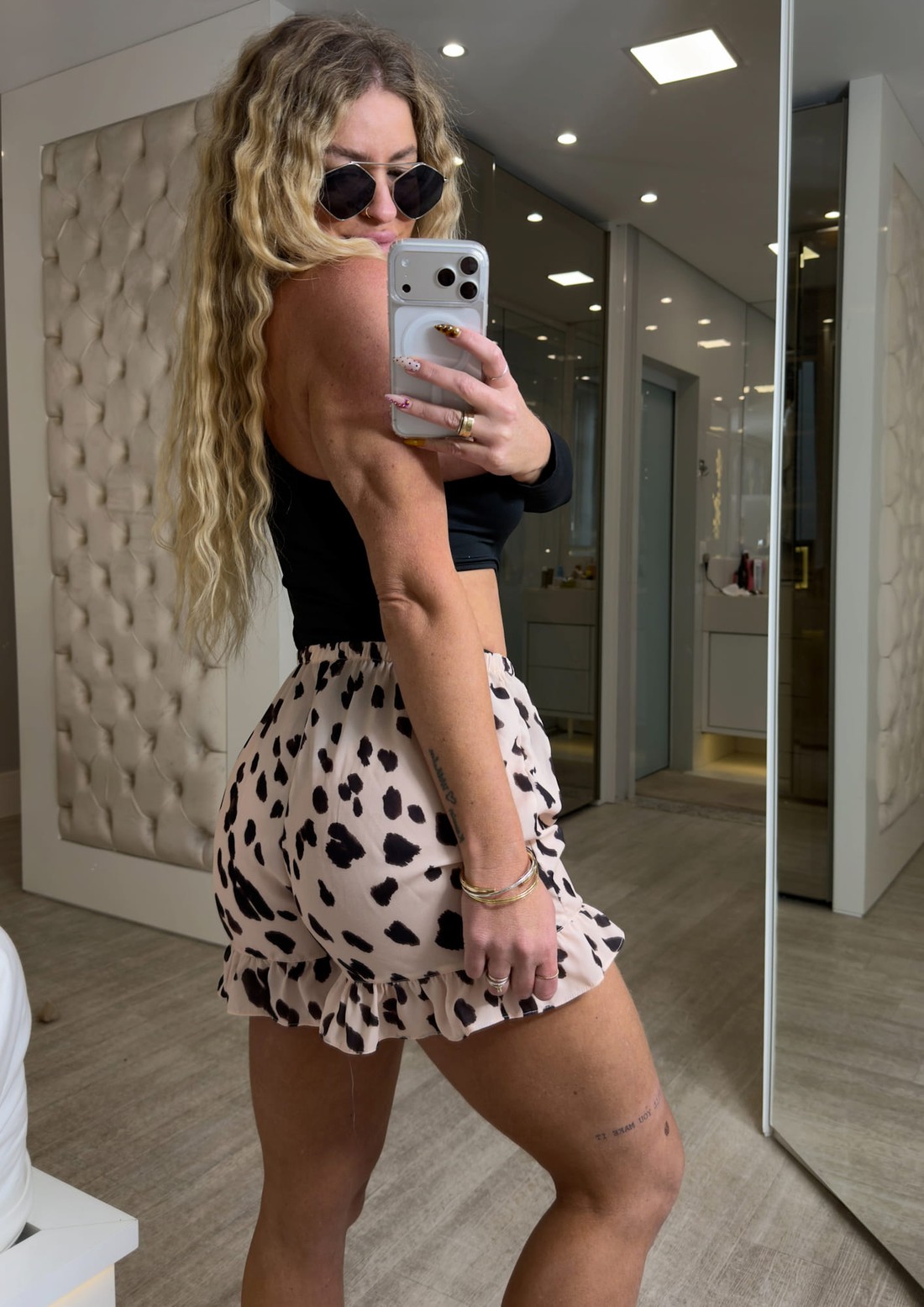 Shorts com babados estampa vaquinha