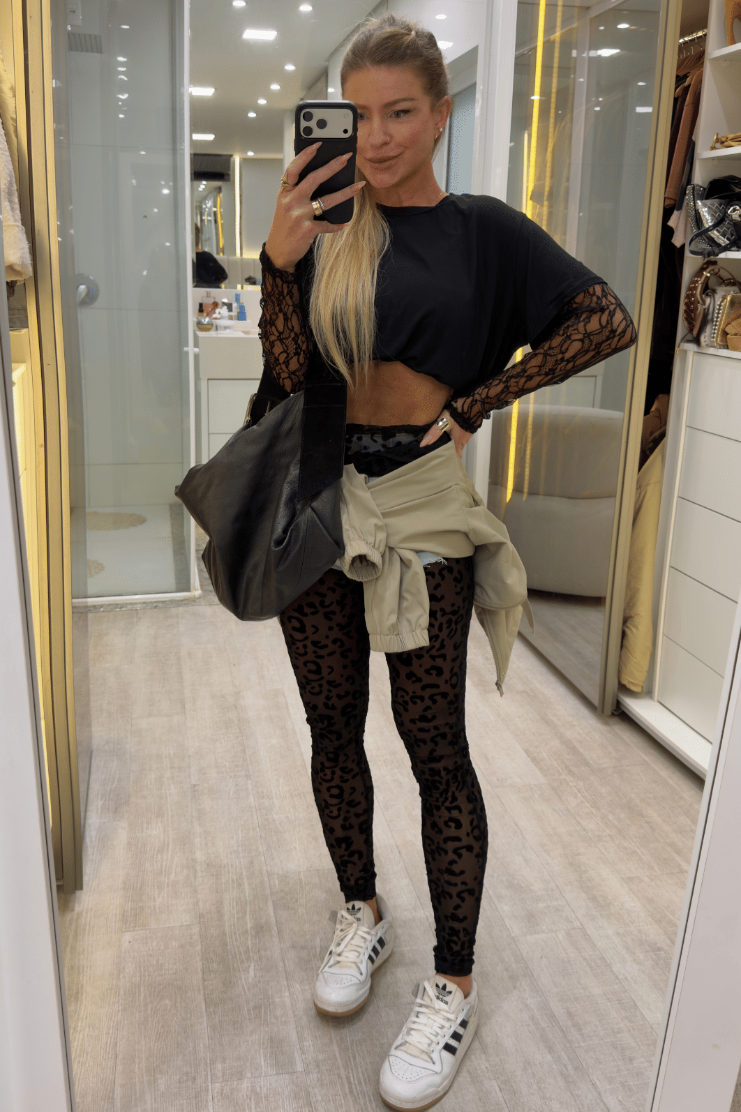 Blusa de malha PRETO com manga longa em renda Blusa de malha PRETO com manga longa em renda