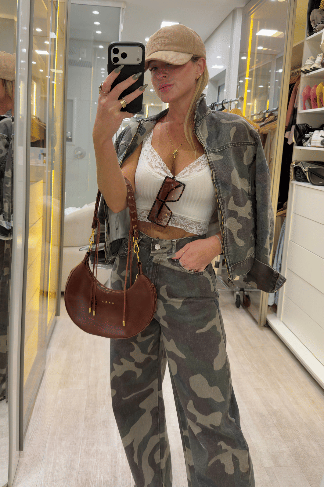 Jaqueta jeans curta camuflada Jaqueta jeans curta camuflada