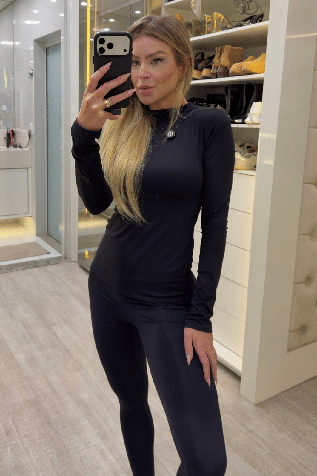 Blusa poliamida manga longa PRETA Leslie Blusa poliamida manga longa PRETA Leslie
