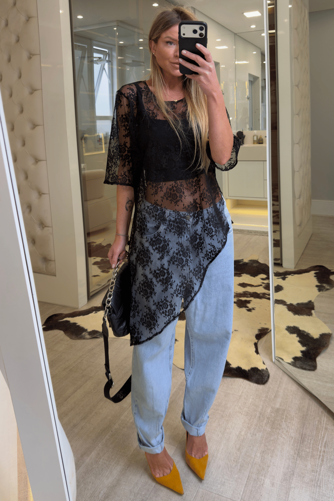 Blusa assimétrica em renda Mirela Blusa assimétrica em renda Mirela