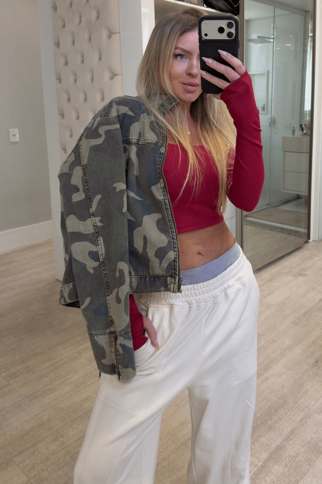 Blusa cropped em poliamida com detalhe de dedinho Grasi VERMELHO Blusa cropped em poliamida com detalhe de dedinho Grasi VERMELHO