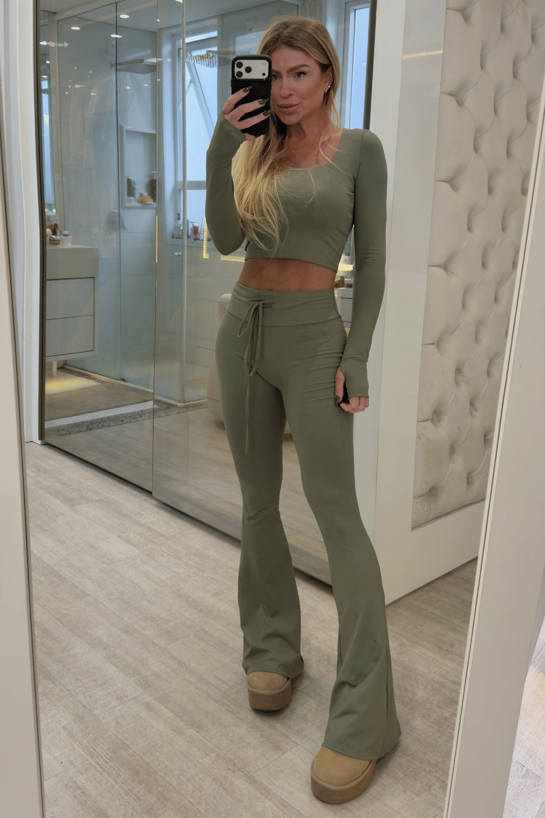 Calça flare em poliamida VERDE Grasi Calça flare em poliamida VERDE Grasi
