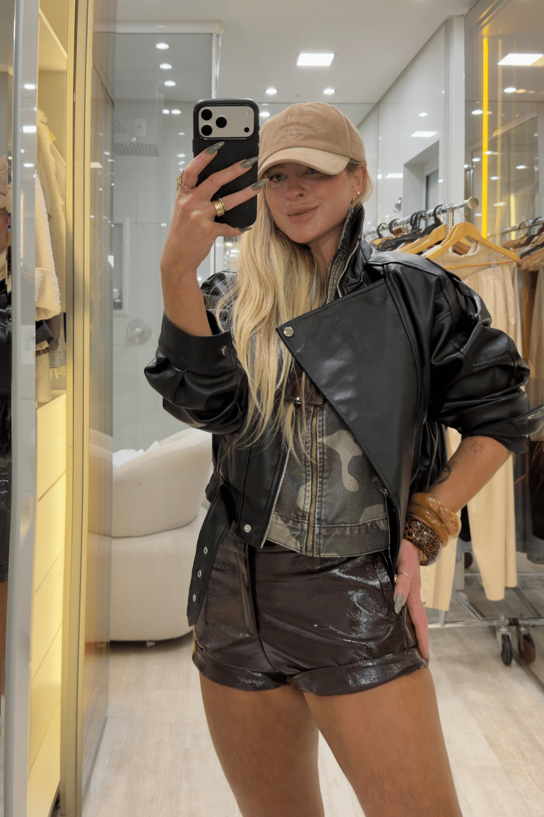 Short em couro Brilhoso MARROM Emanuelli