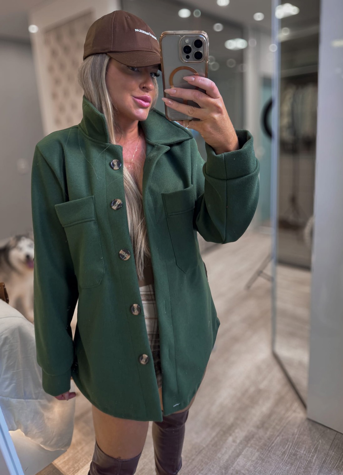 Boné com bordado frontal Sentir