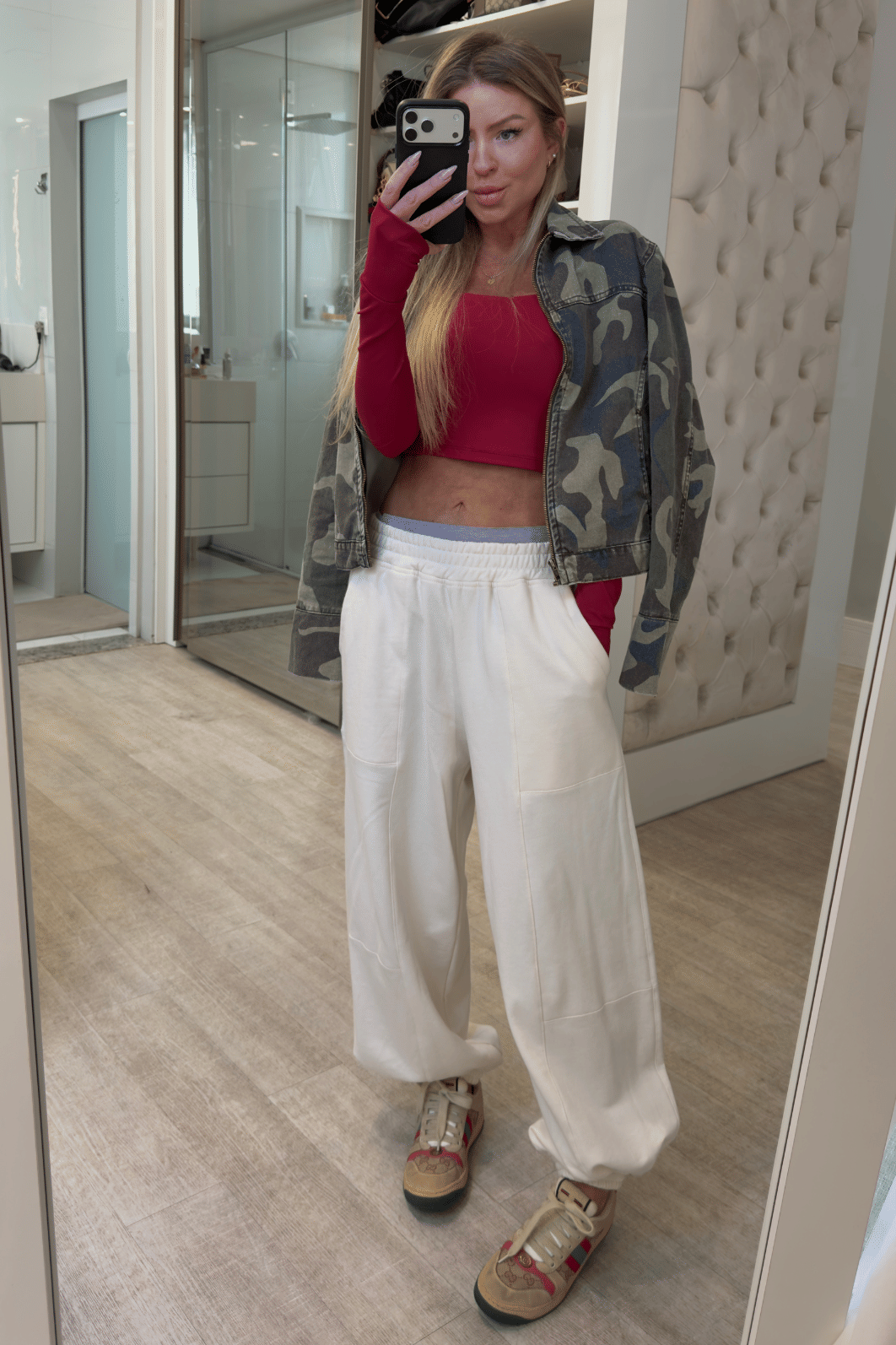 Blusa cropped em poliamida com detalhe de dedinho Grasi VERMELHO Blusa cropped em poliamida com detalhe de dedinho Grasi VERMELHO