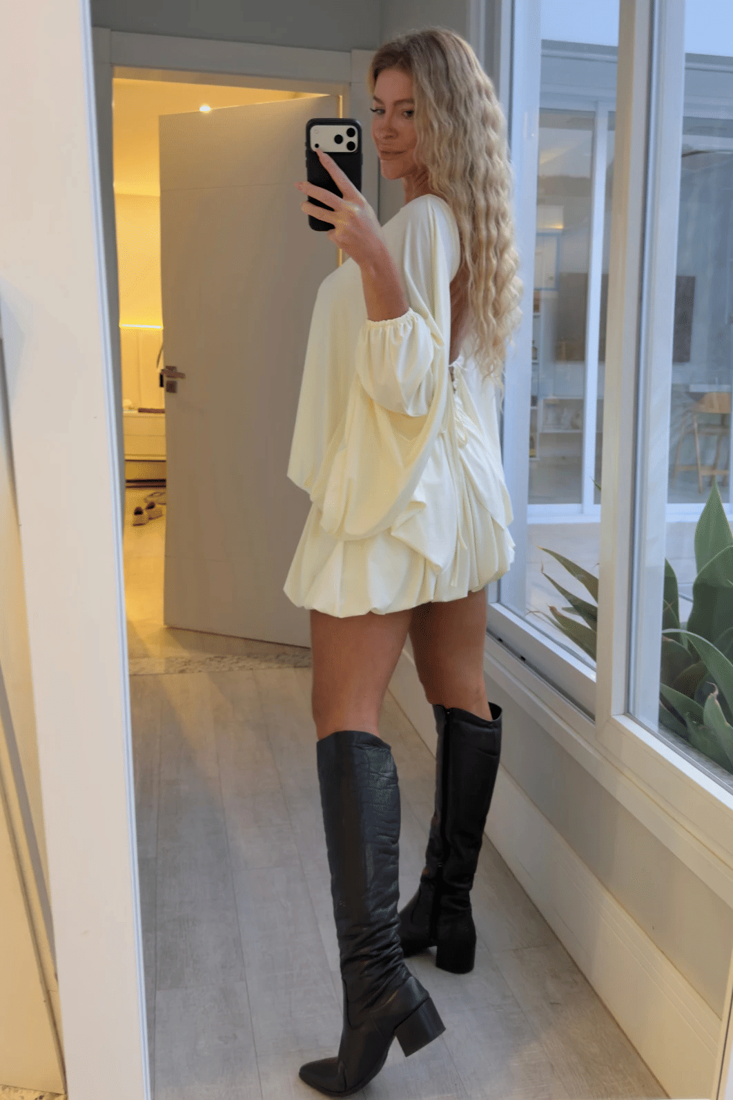 Vestido curto frente única em poliamida Naomi OFF-WHITE Vestido curto frente única em poliamida Naomi OFF-WHITE