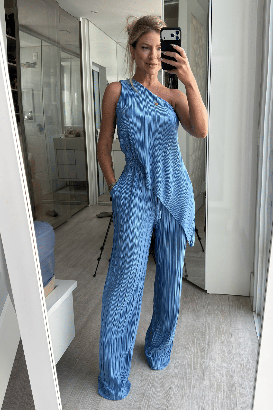 Conjunto calça e blusa assimétrica Jade Conjunto calça e blusa assimétrica Jade