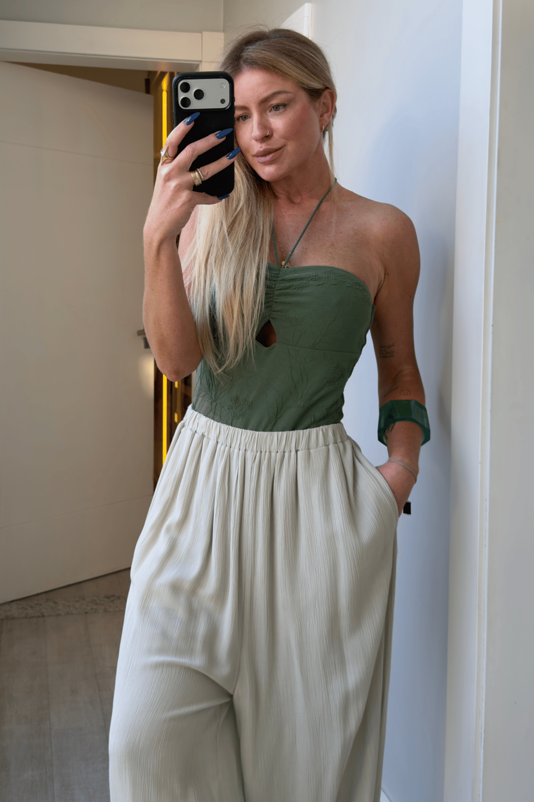 Body tomara que caia com recorte texturizado Eva