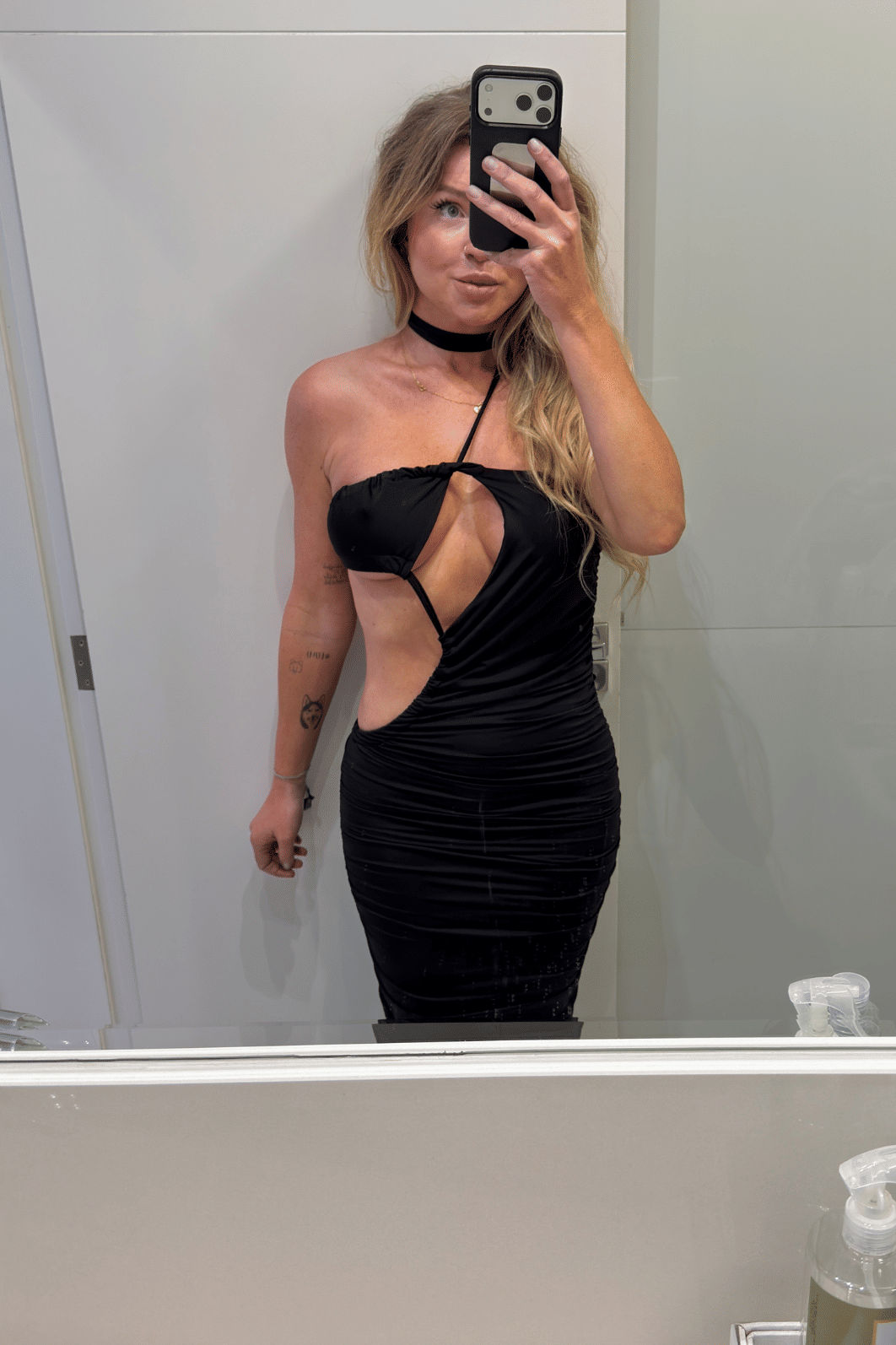 Vestido midi com recortes e franzido Katherine