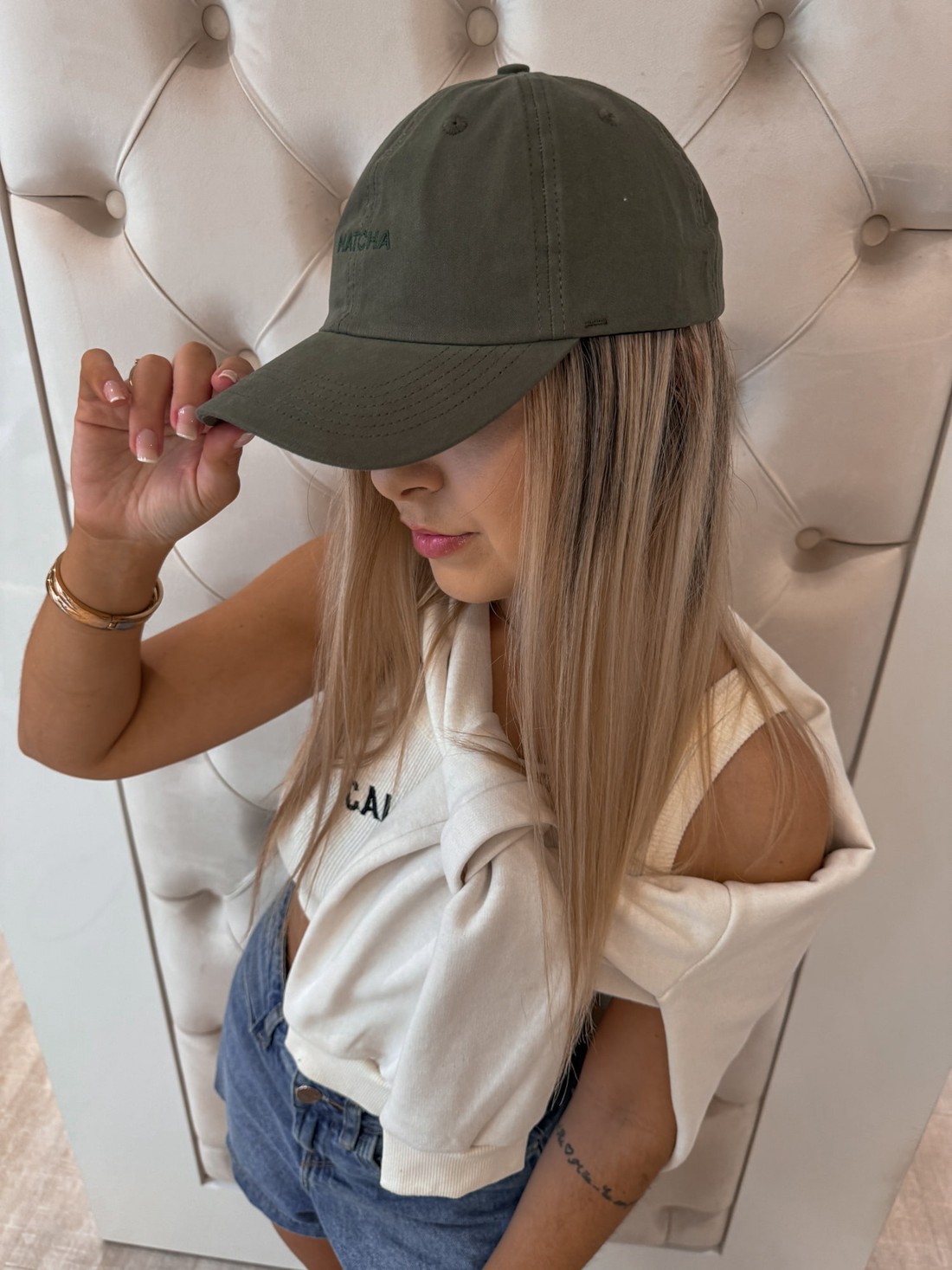 Boné com bordado frontal