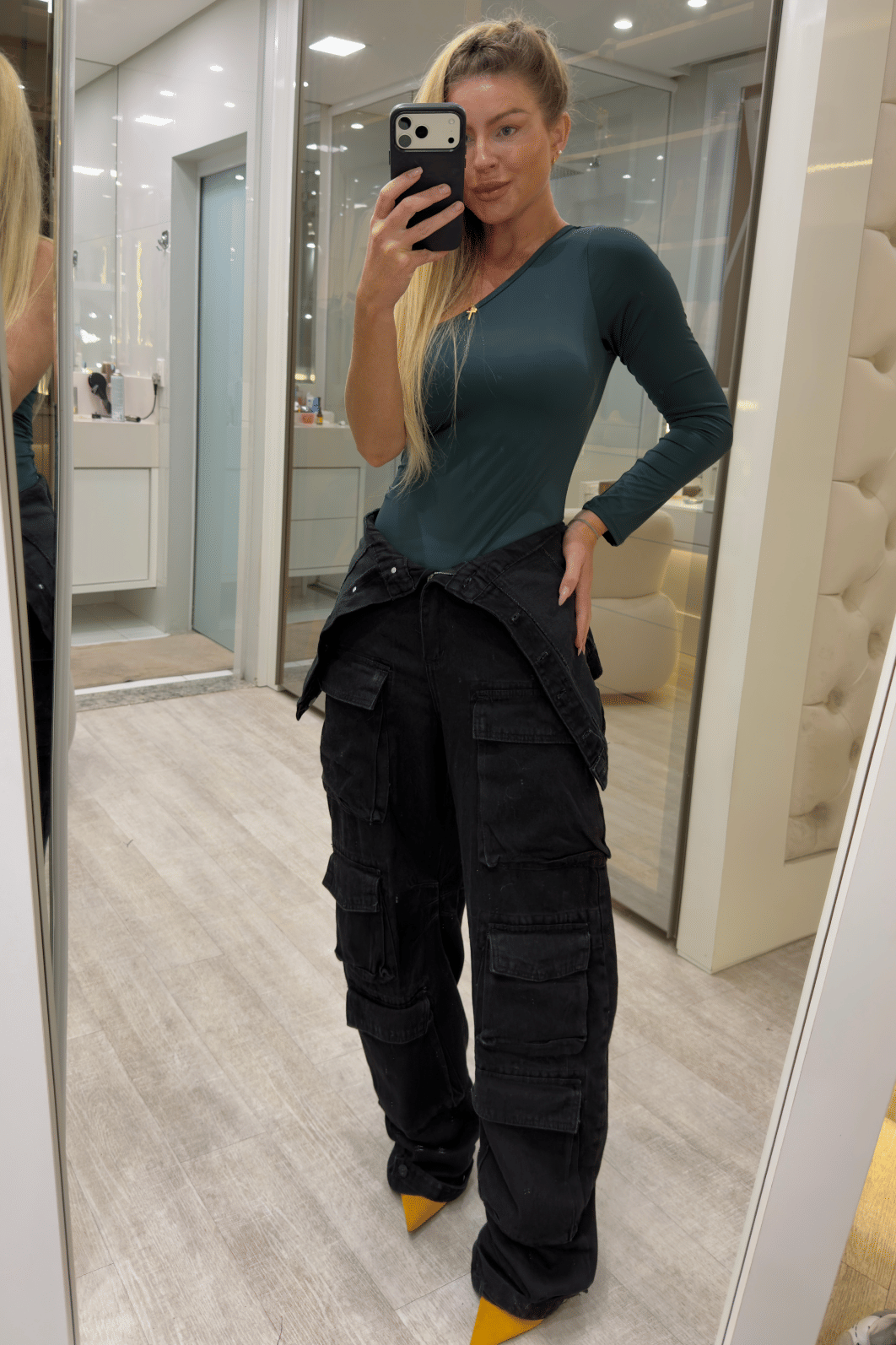 Body um ombro manga longa poliamida Cassandra VERDE Body um ombro manga longa poliamida Cassandra VERDE