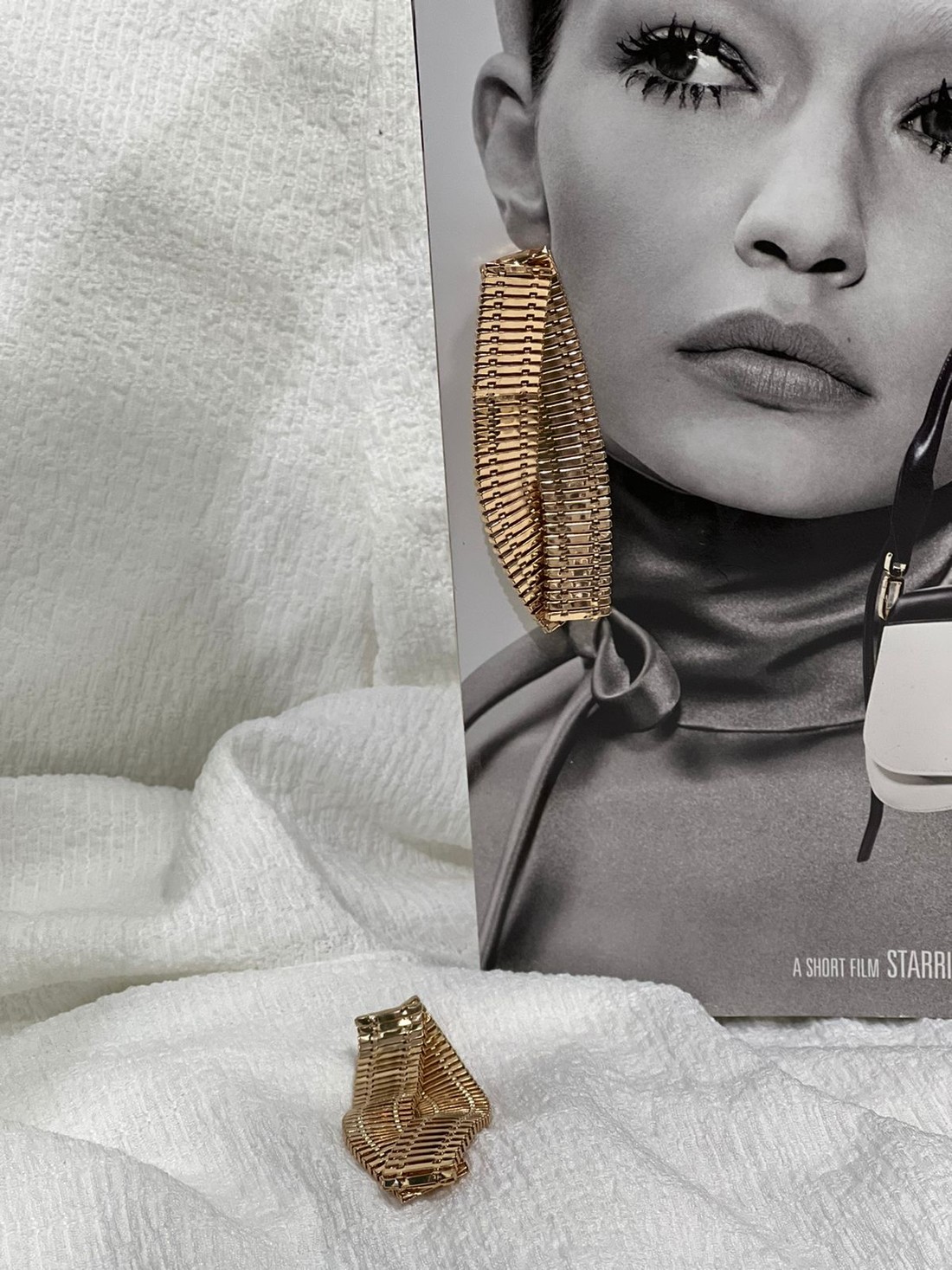 Brinco dourado malha dupla Brinco dourado malha dupla