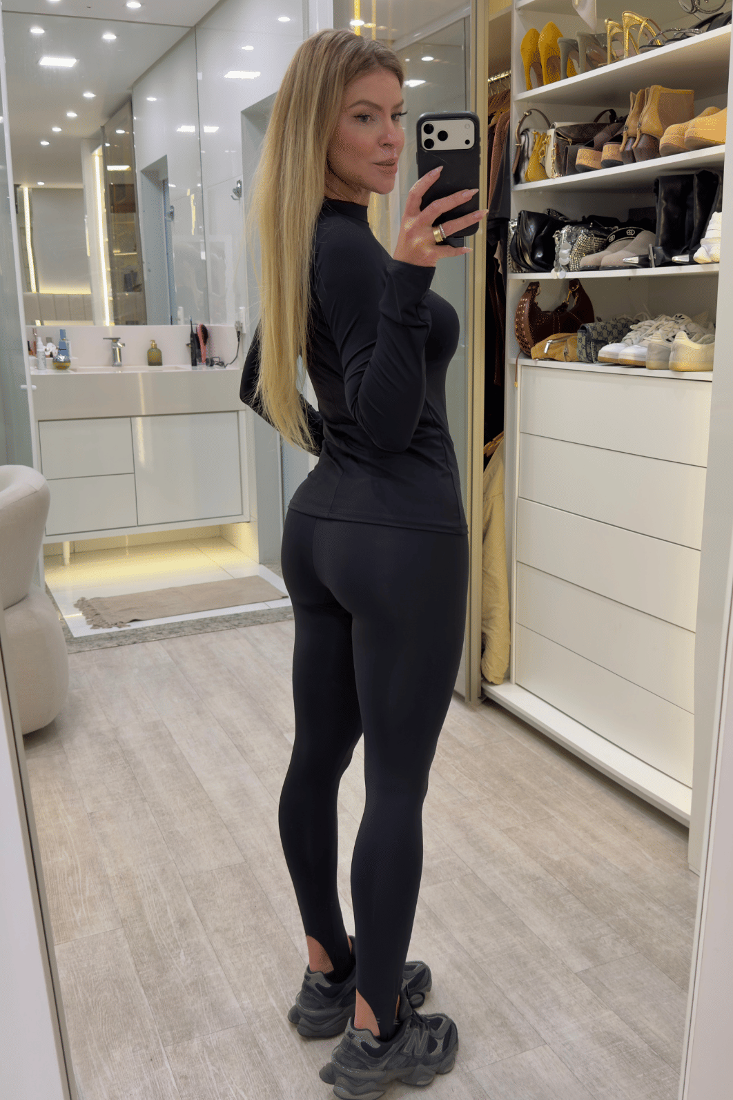 Blusa poliamida manga longa PRETA Leslie Blusa poliamida manga longa PRETA Leslie
