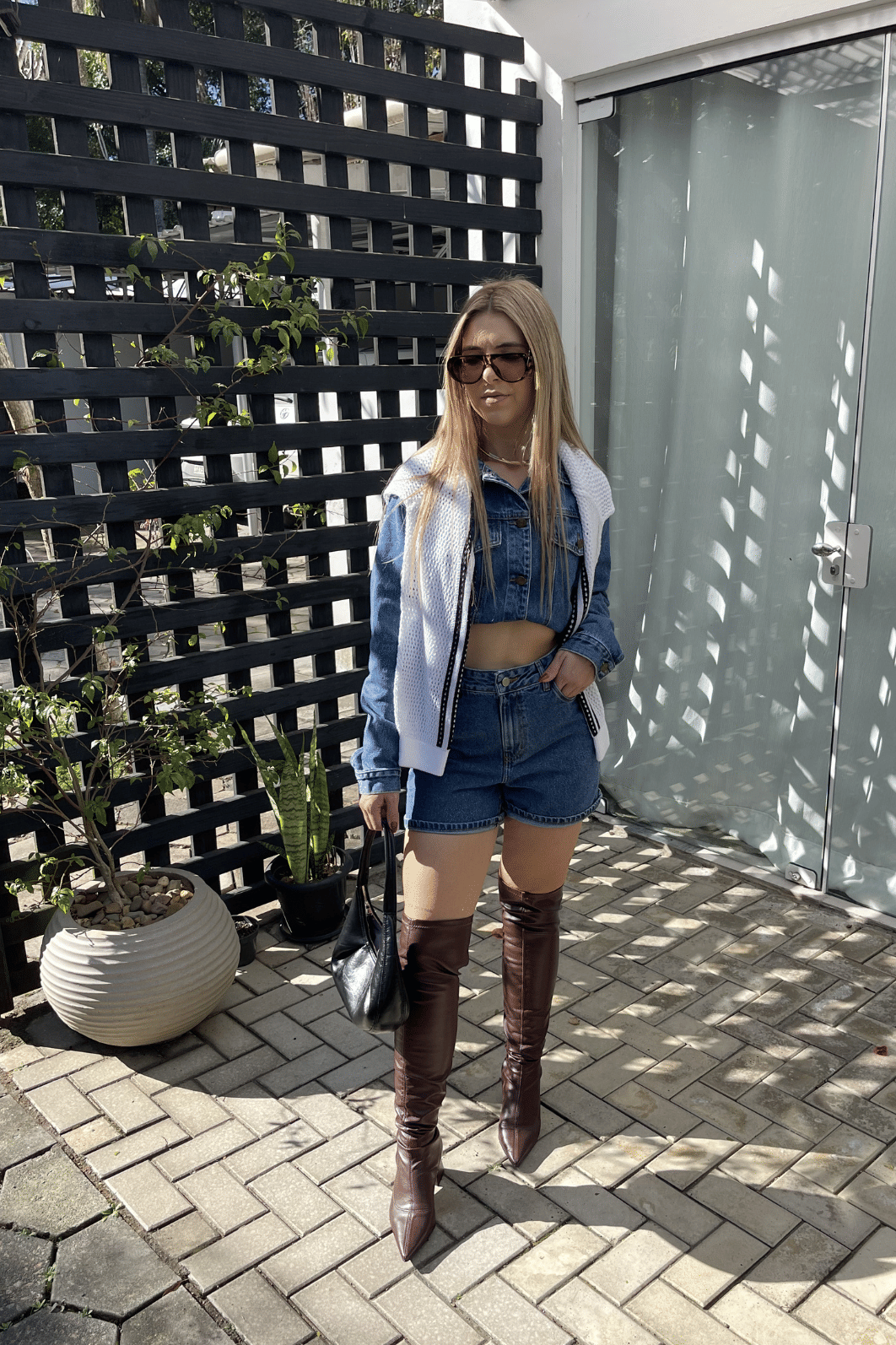 Jaqueta jeans cropped barra a fio Isabel Jaqueta jeans cropped barra a fio Isabel