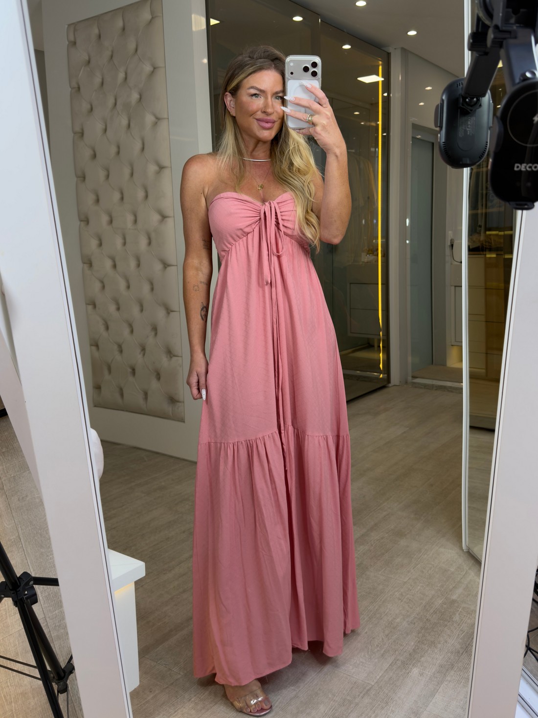 Vestido longo tomara que caia com detalhe em amarração no busto Diana Vestido longo tomara que caia com detalhe em amarração no busto Diana