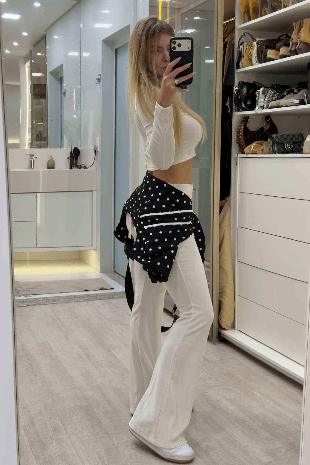 Conjunto calça e cropped manga longa veludo cotelê brilhoso Nicolly OFF WHITE Conjunto calça e cropped manga longa veludo cotelê brilhoso Nicolly OFF WHITE