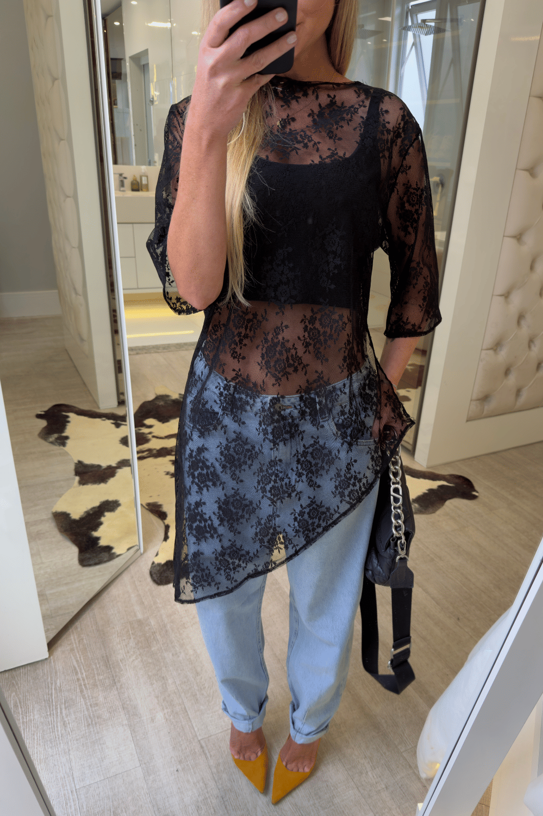 Blusa assimétrica em renda Mirela Blusa assimétrica em renda Mirela