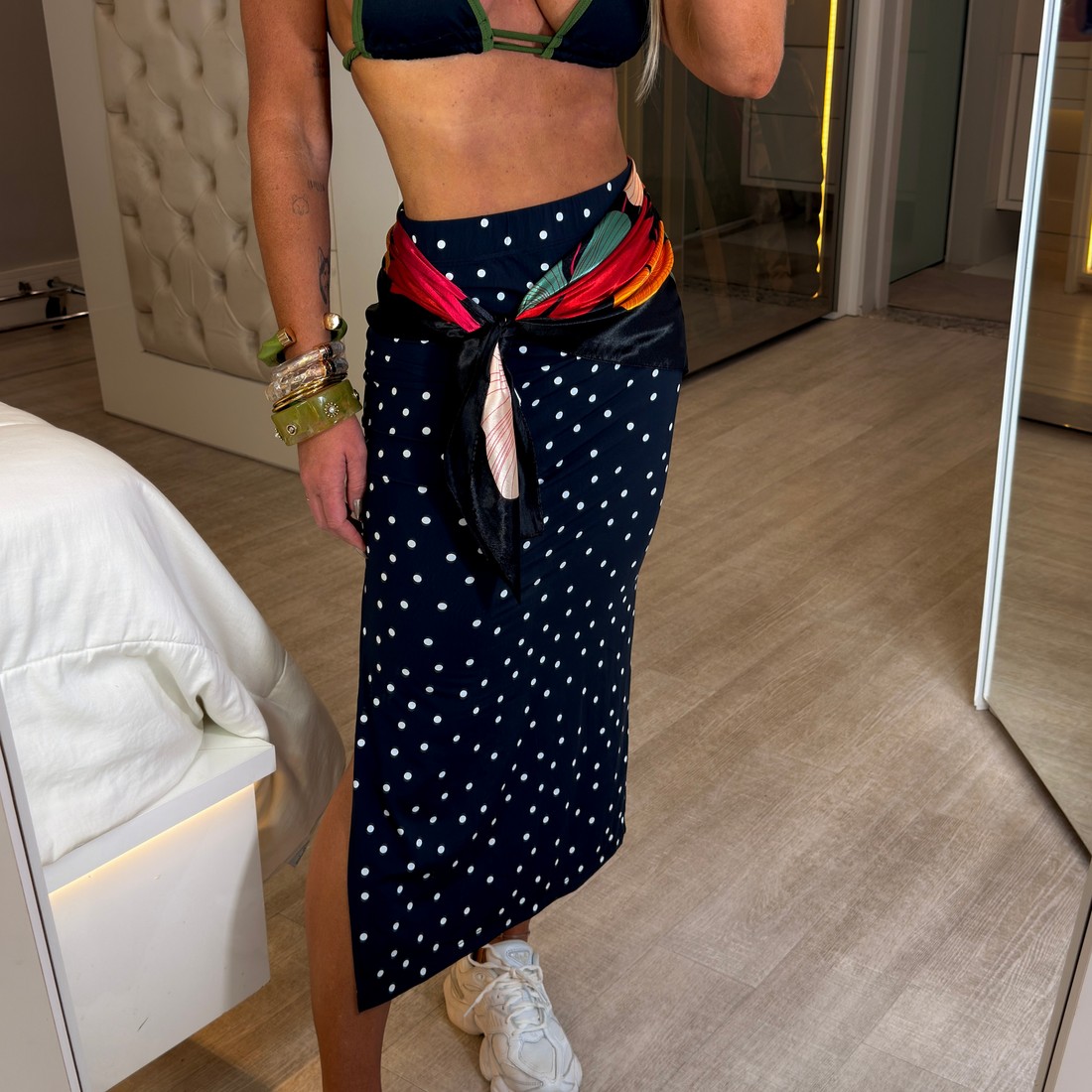 Saia midí estampa de Poá Saia midí estampa de Poá