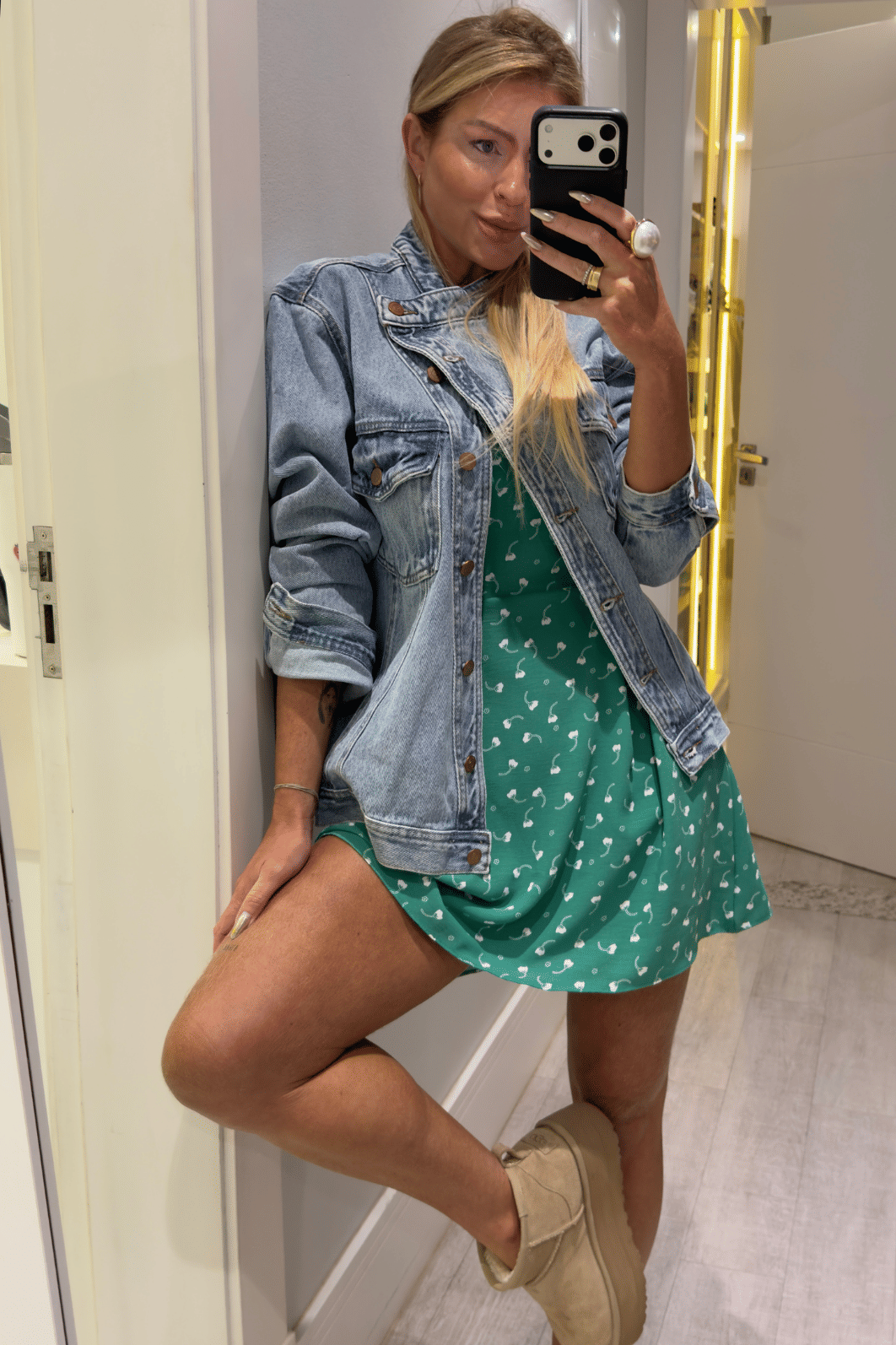 Vestido macacão curto tomara que caia estampa de Flores