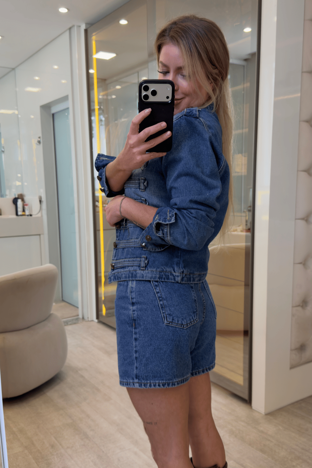 Short jeans mom lavação escura