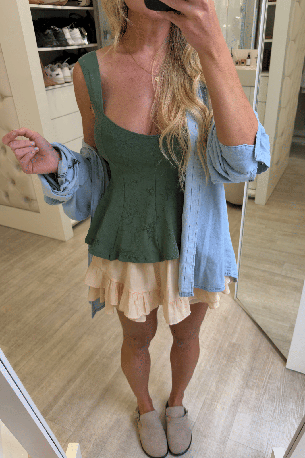 Conjunto blusa regata com babados e saia texturizado Eva verde Conjunto blusa regata com babados e saia texturizado Eva verde