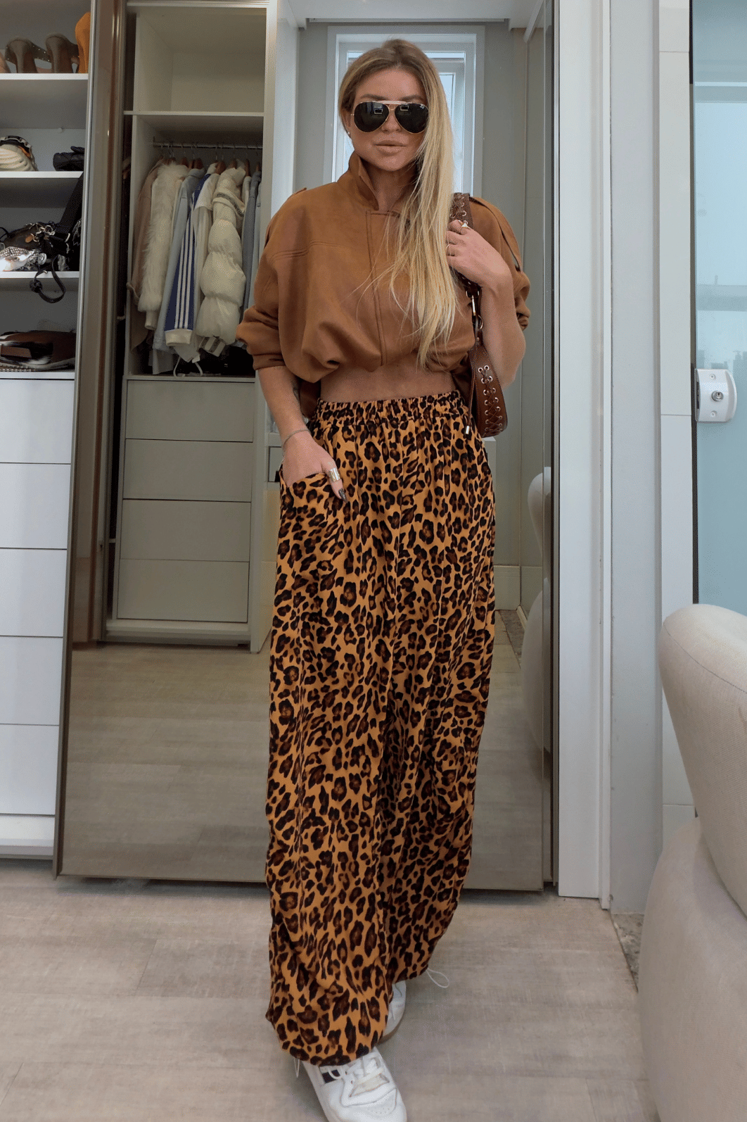 Calça pantalona estampa onça Bela Calça pantalona estampa onça Bela