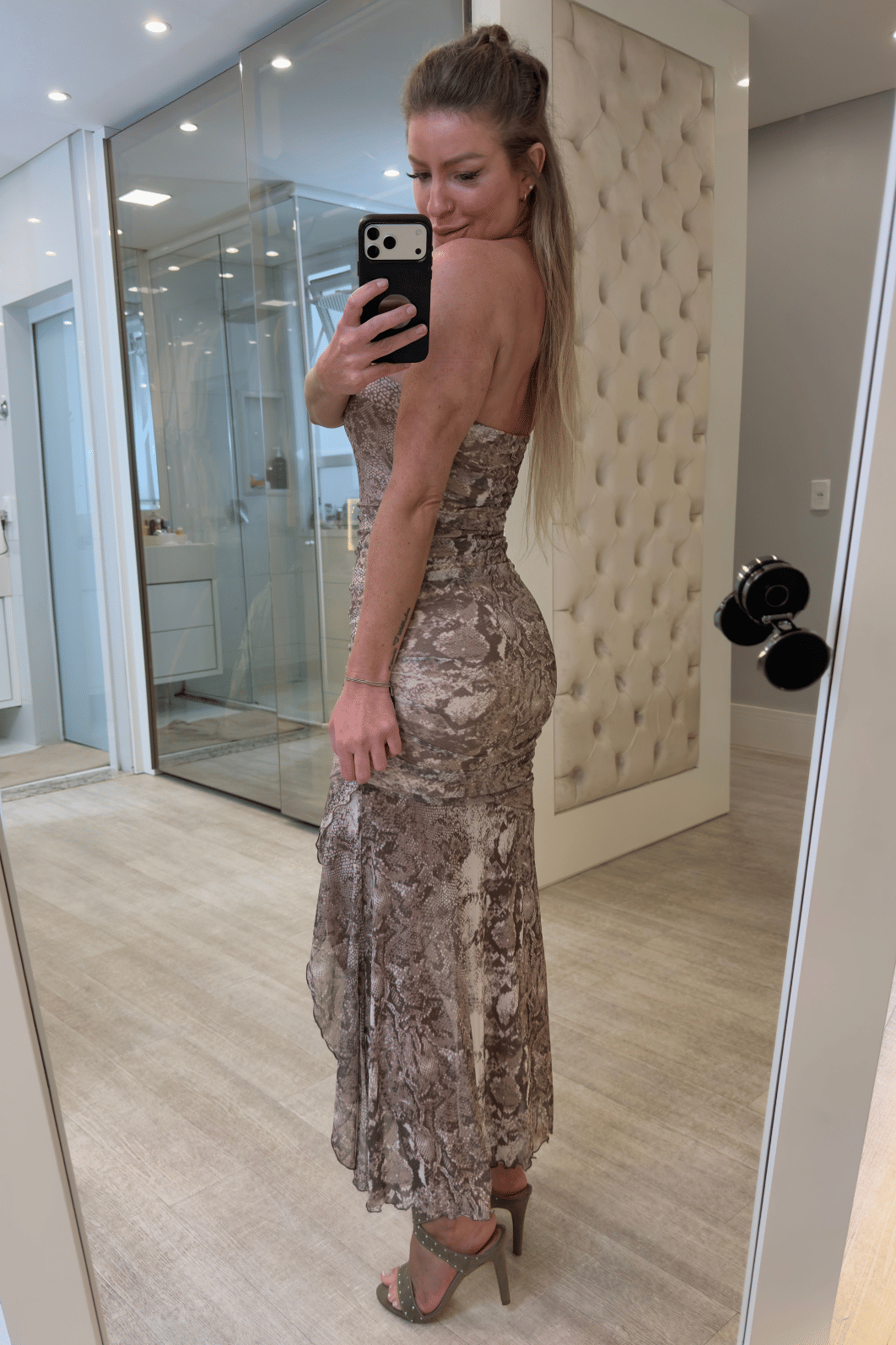 Vestido Midi Tomara que Caia Estampa Snakeskin Vestido Midi Tomara que Caia Estampa Snakeskin