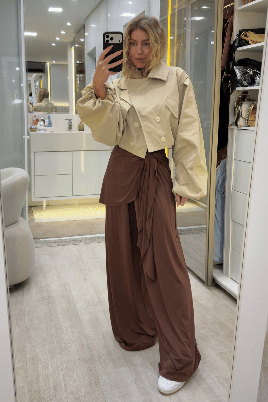 Calça pantalona com sobreposição em poliamida Calça pantalona com sobreposição em poliamida