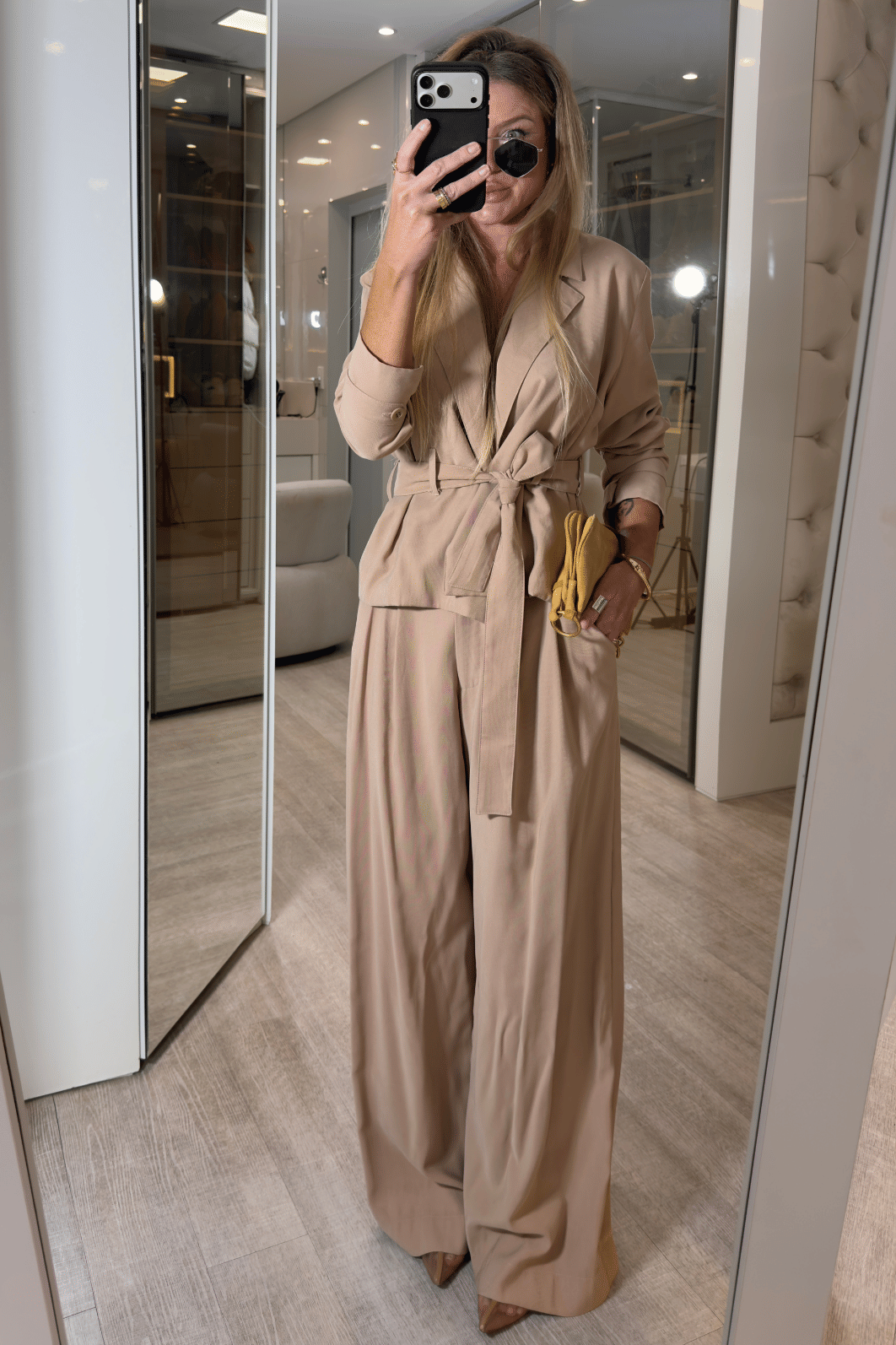 Blazer alfaiataria com amarração Aline BEGE Blazer alfaiataria com amarração Aline BEGE