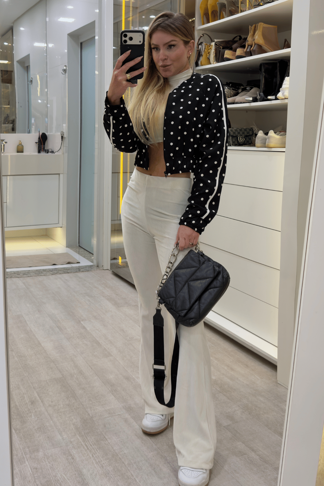 Conjunto calça e cropped manga longa veludo cotelê brilhoso Nicolly OFF WHITE Conjunto calça e cropped manga longa veludo cotelê brilhoso Nicolly OFF WHITE