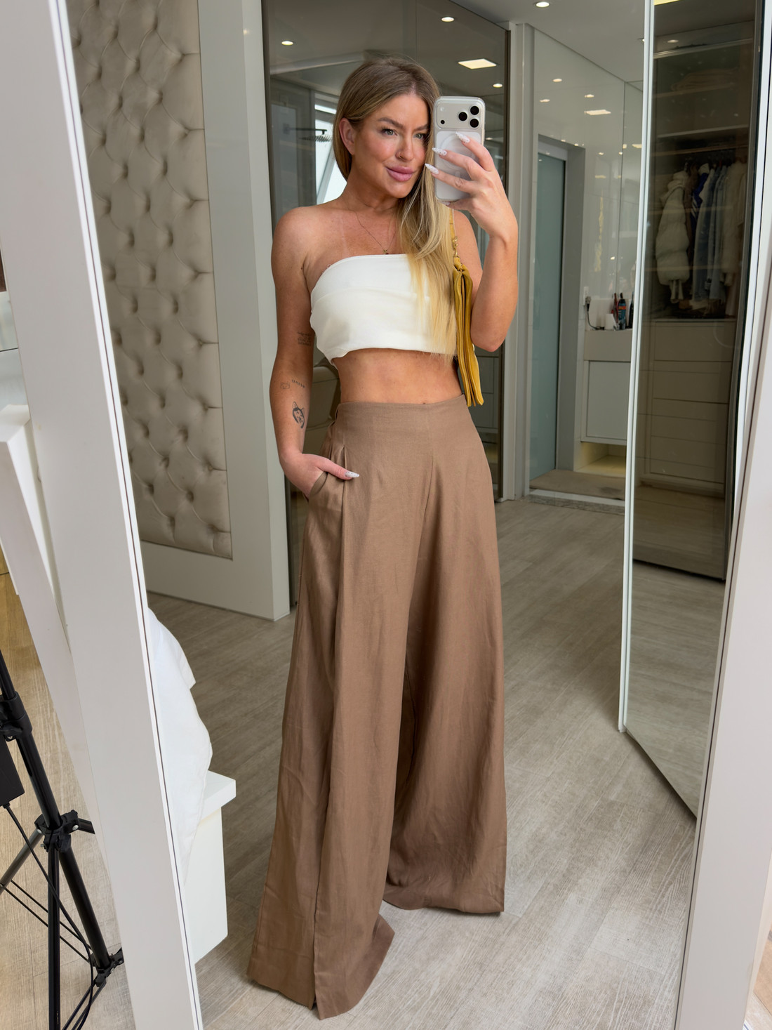 Calça pantalona com abertura Cássia Calça pantalona com abertura Cássia