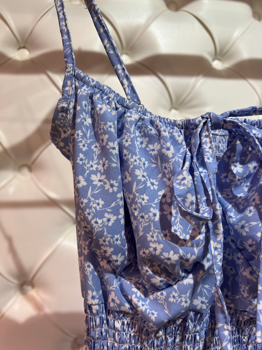 Vestido sheila azul claro com estampa de flores branca Vestido sheila azul claro com estampa de flores branca