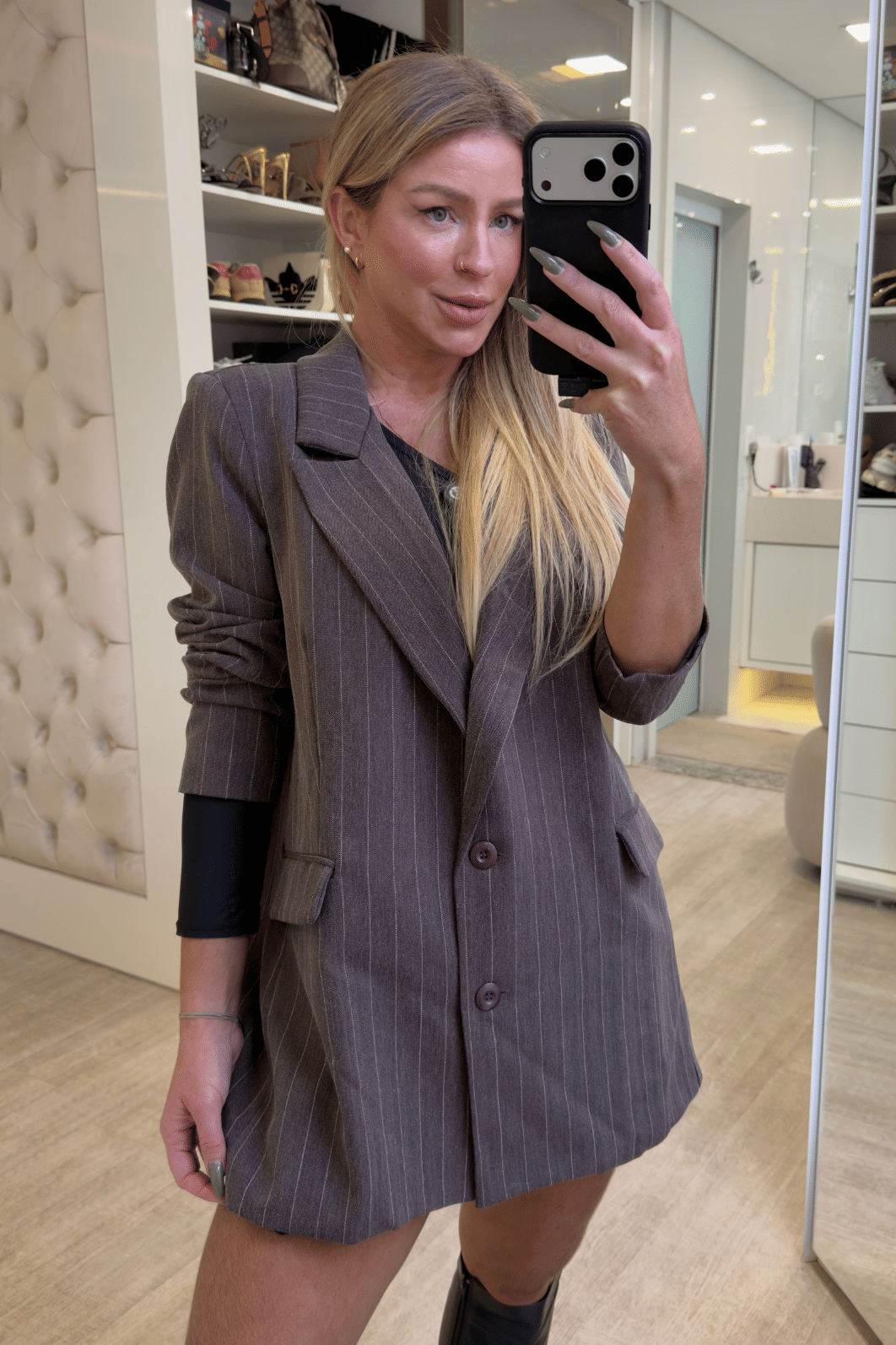 Blazer alfaiataria risca de giz Bege Beatrice Blazer alfaiataria risca de giz Bege Beatrice