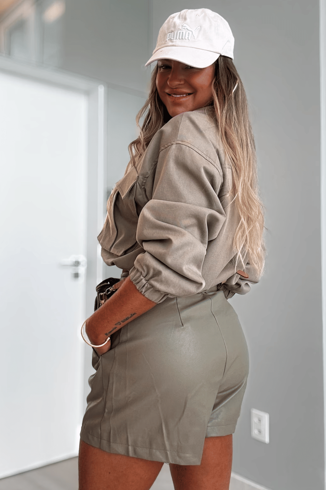 Jaqueta em sarja com bolsos Clarisse Jaqueta em sarja com bolsos Clarisse