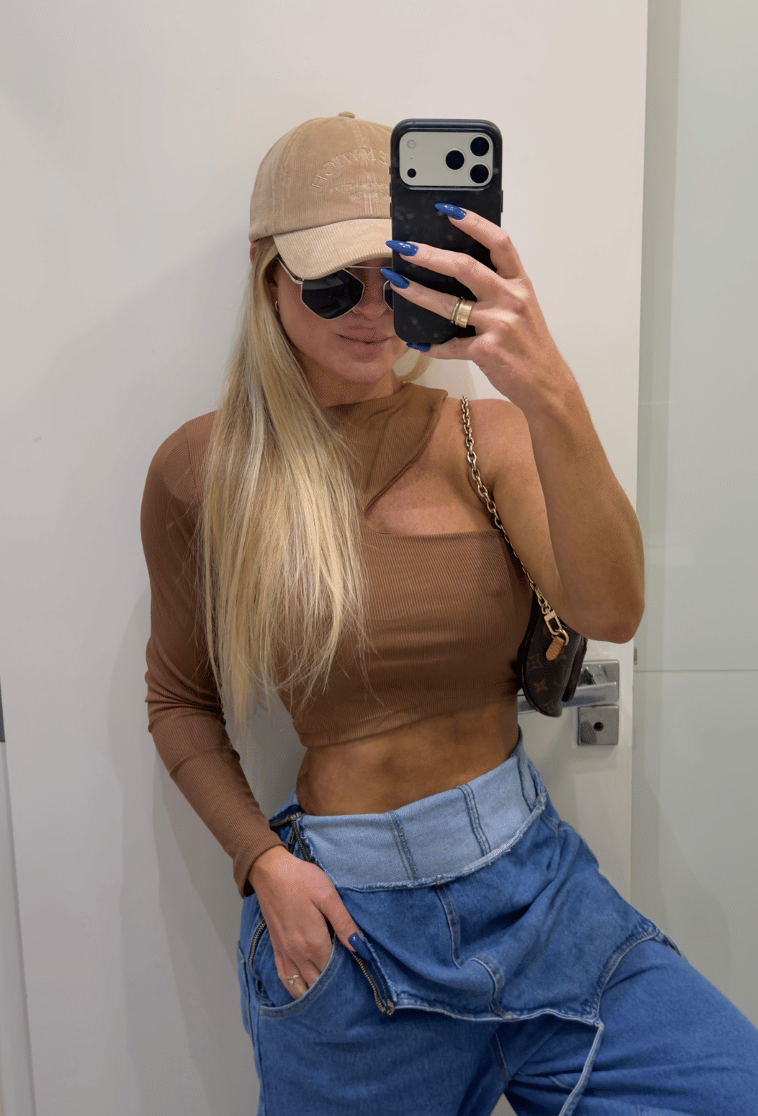 Macacão jardineira jeans balloon Luiza Macacão jardineira jeans balloon Luiza