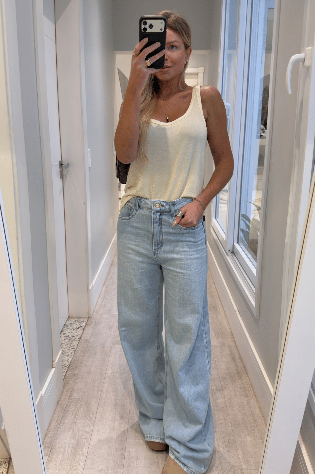 Blusa regata básica Elisa OFF WHITE Blusa regata básica Elisa OFF WHITE