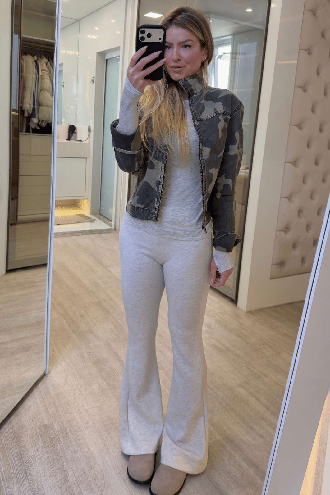 Jaqueta jeans curta camuflada Jaqueta jeans curta camuflada