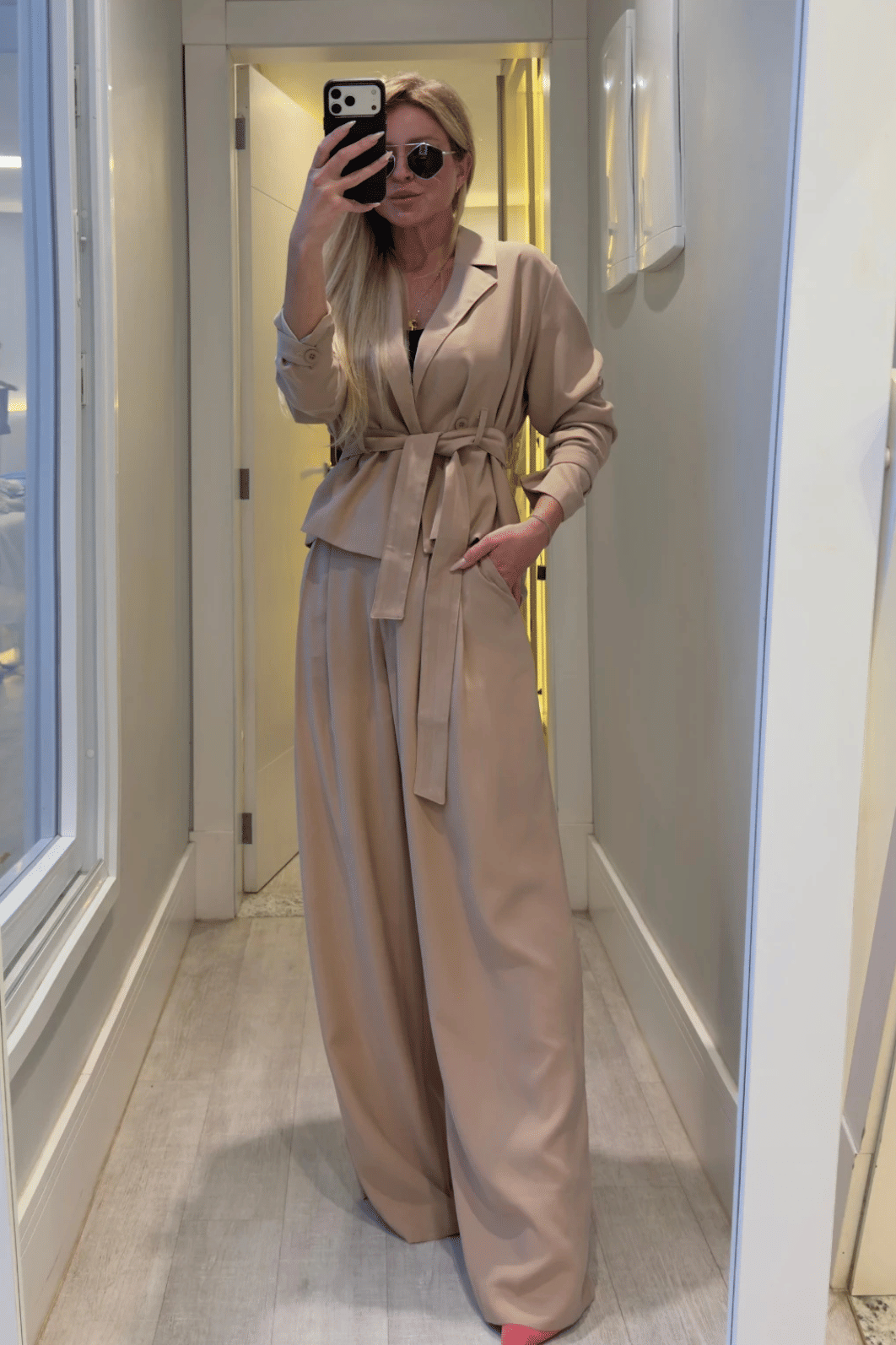 Blazer alfaiataria com amarração Aline BEGE Blazer alfaiataria com amarração Aline BEGE