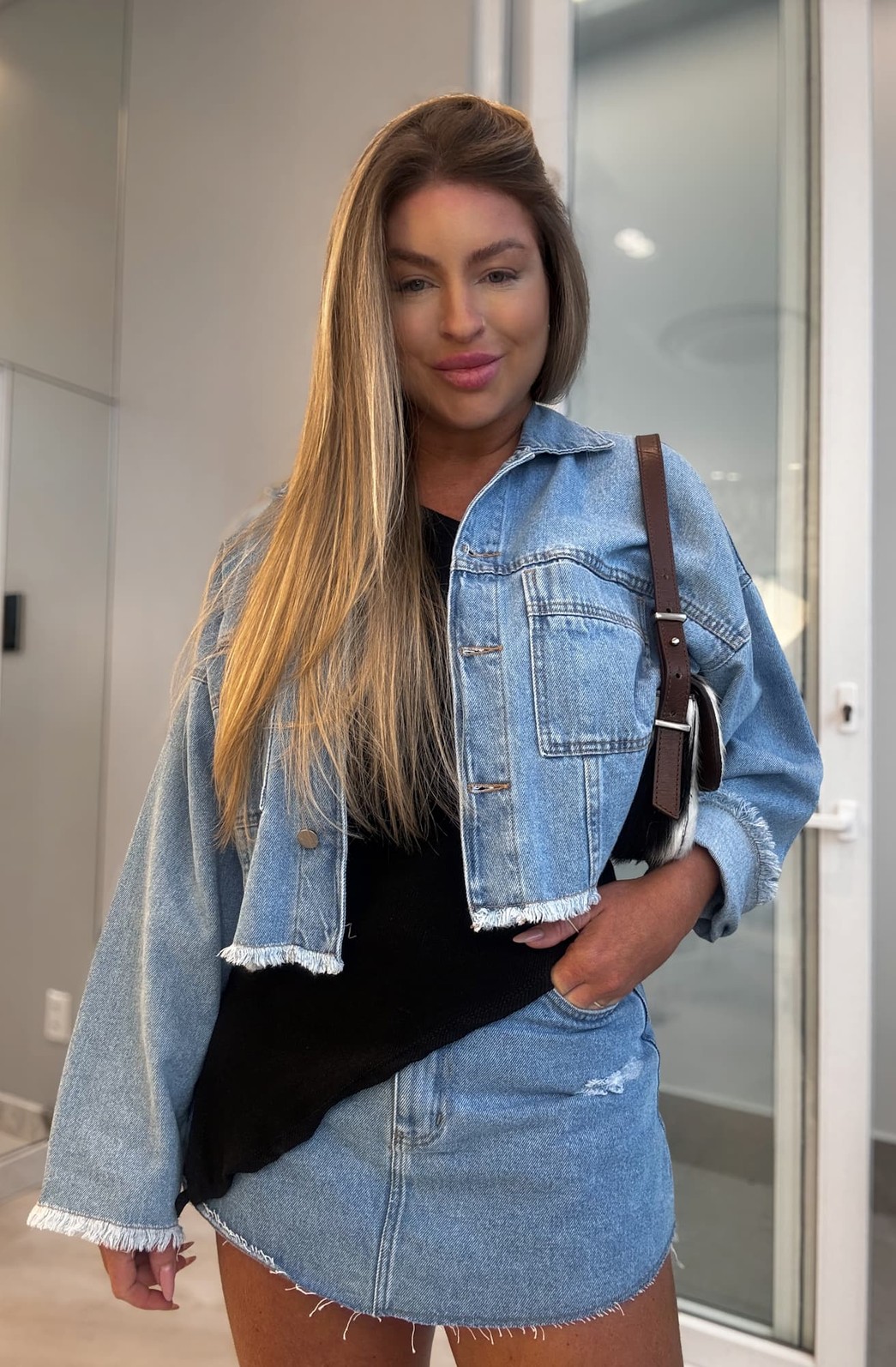 Jaqueta jeans oversize barra desfiada Jaqueta jeans oversize barra desfiada