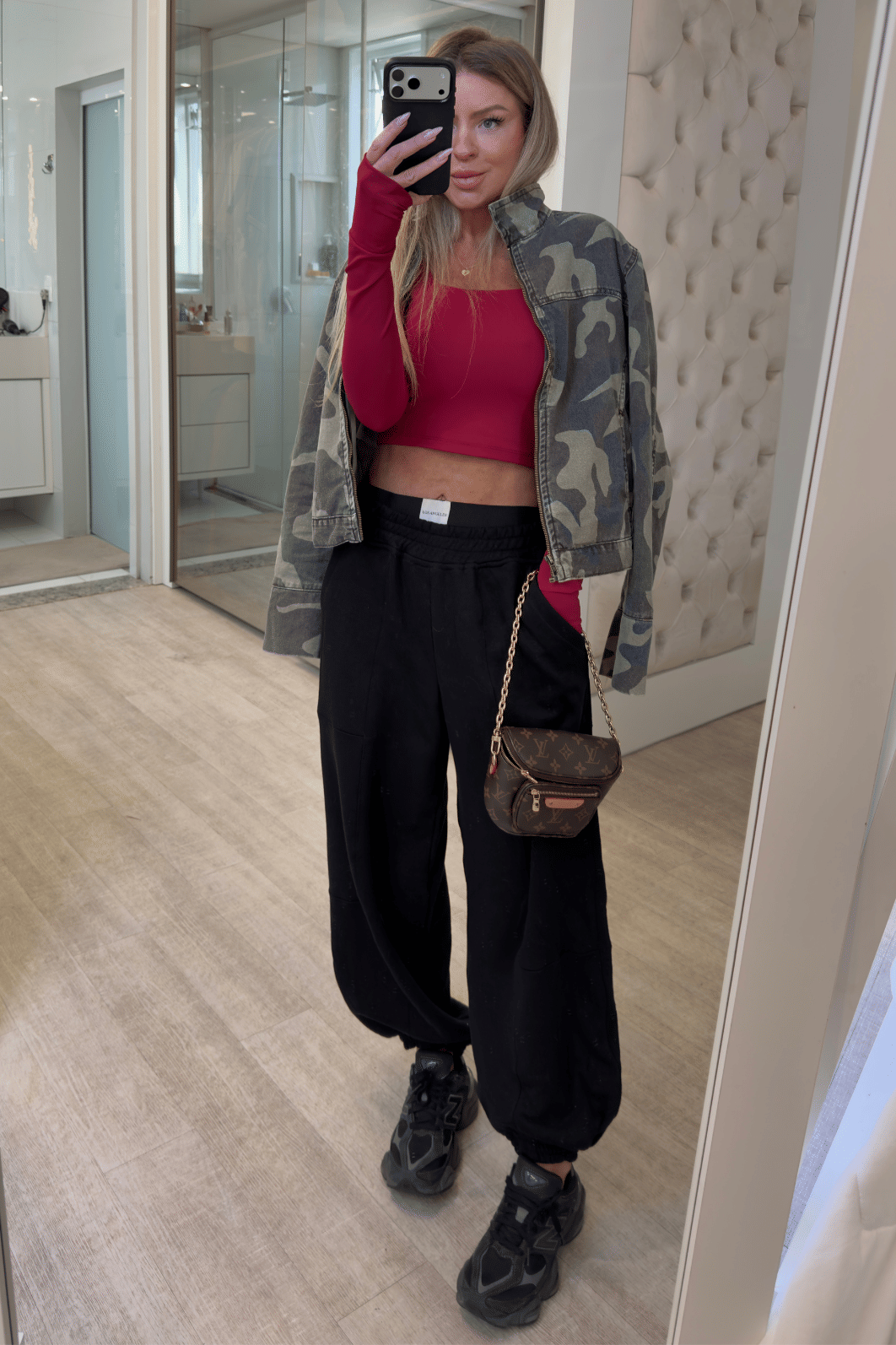 Blusa cropped em poliamida com detalhe de dedinho Grasi VERMELHO Blusa cropped em poliamida com detalhe de dedinho Grasi VERMELHO