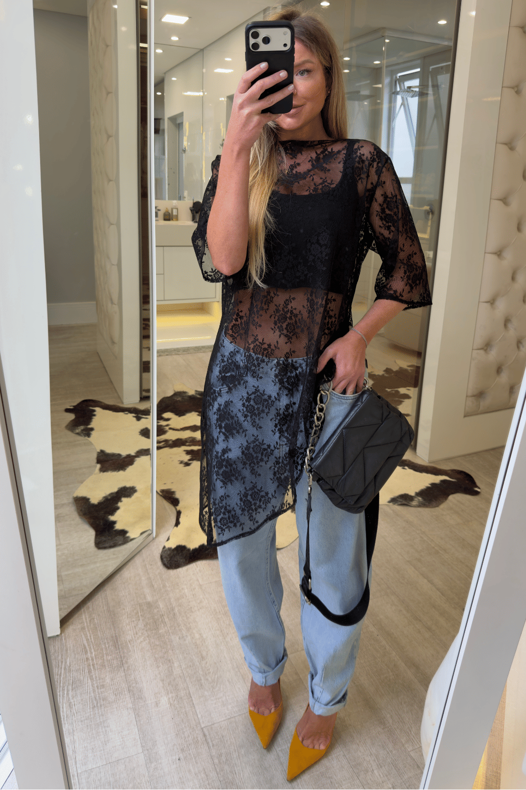 Blusa assimétrica em renda Mirela Blusa assimétrica em renda Mirela