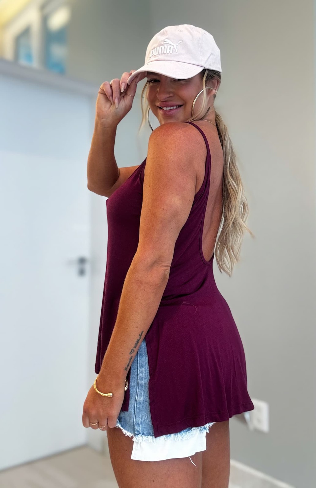 Blusa alongada de alcinhas com abertura lateral Blusa alongada de alcinhas com abertura lateral