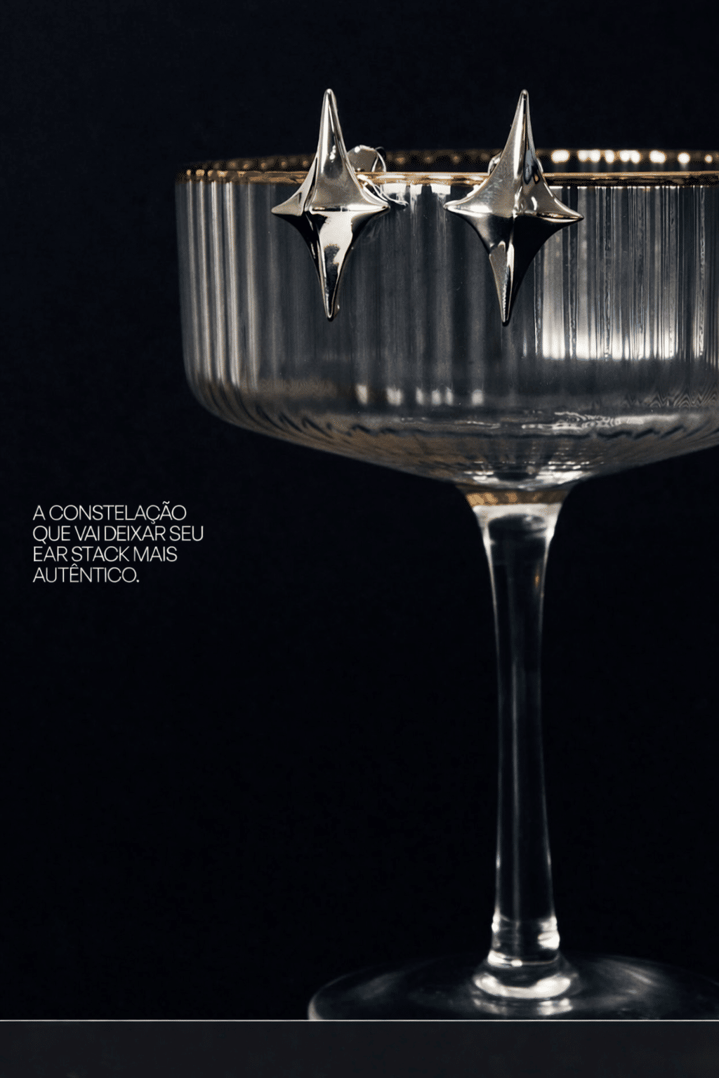 Brinco médio em formato de estrela Brinco médio em formato de estrela