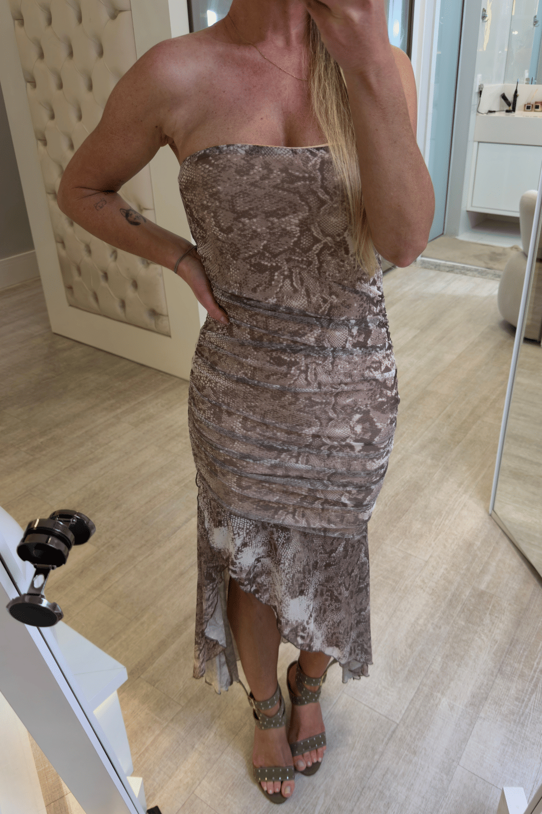 Vestido Midi Tomara que Caia Estampa Snakeskin Vestido Midi Tomara que Caia Estampa Snakeskin