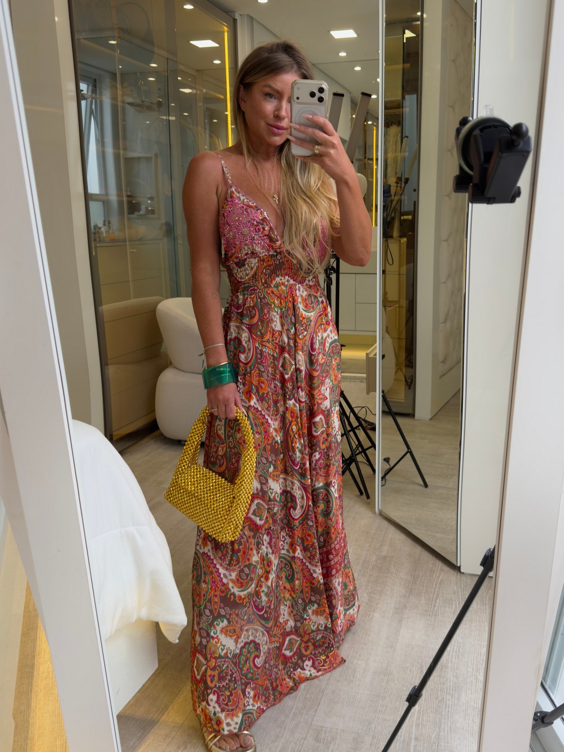 Vestido longo com detalhes bordados Indiano