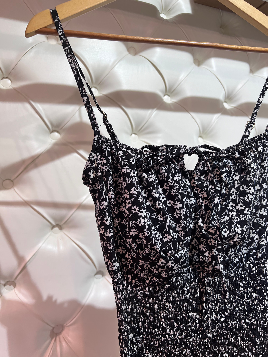 Vestido sheila preto com estampa de flores branca